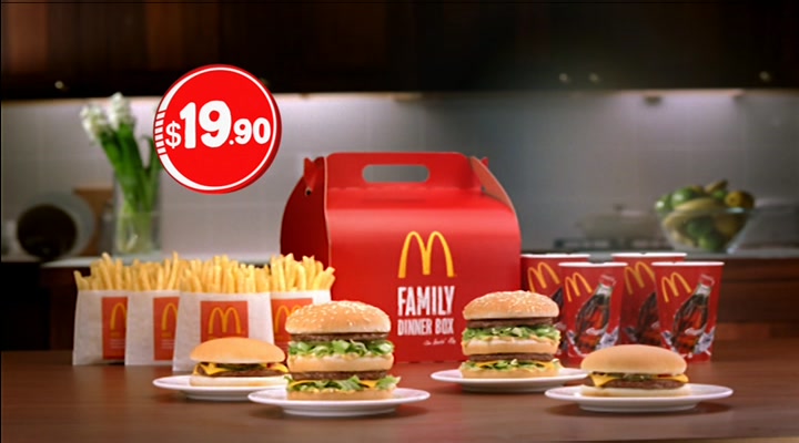 Mcdonald family. Фэмили бокс макдональдс. Ланч бокс Макдоналдс. Макдональдс меню боксы. Большой снек бокс в макдональдс.